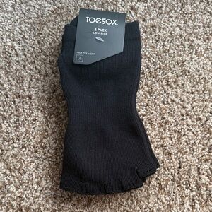 ❄️ToeSox: Black Low Rise Grip Socks